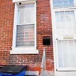 Oui On Ludlow - Entire House And Private Rooms In University City